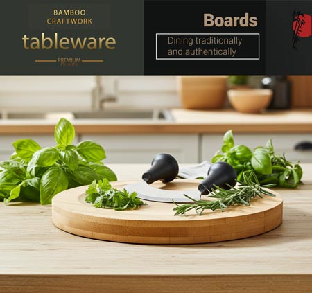 brettchen mit wiegemesser und kräutern auf dem küchentisch